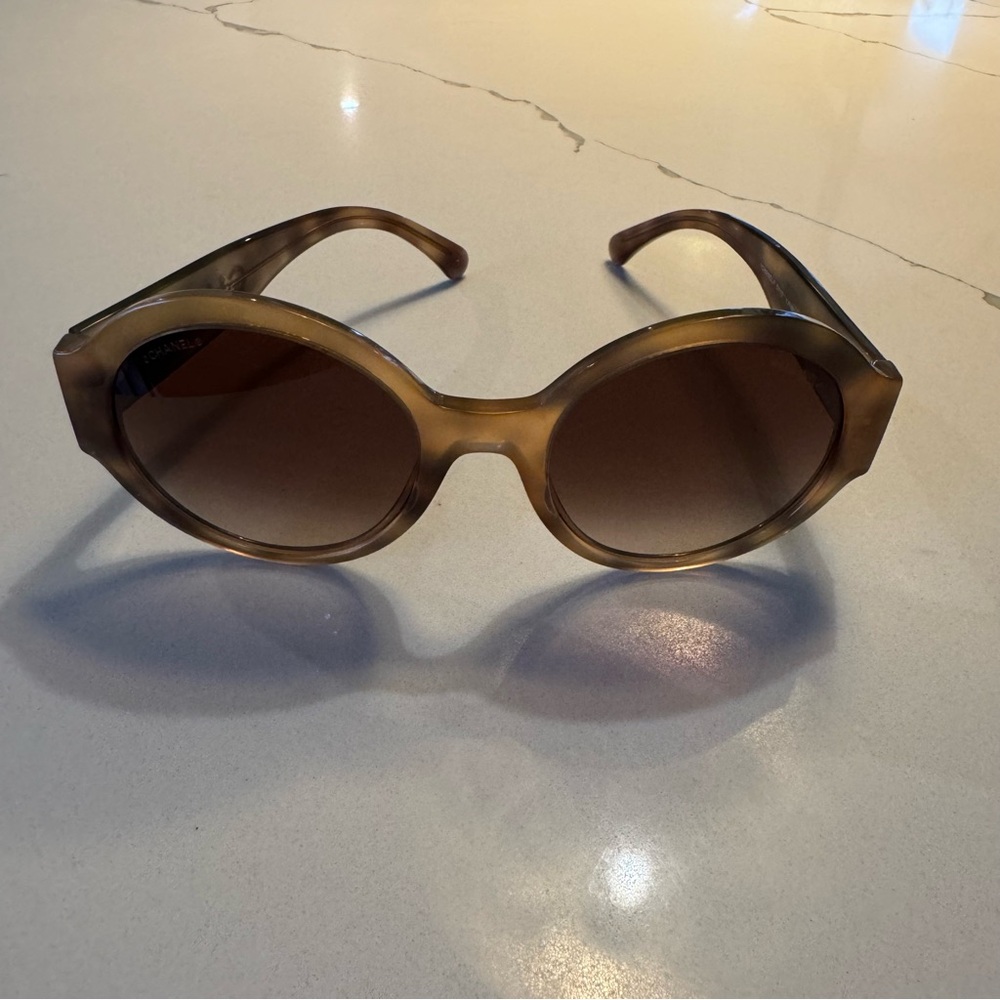 CHANEL Vintage Sunglasses - Picture 2 of 11